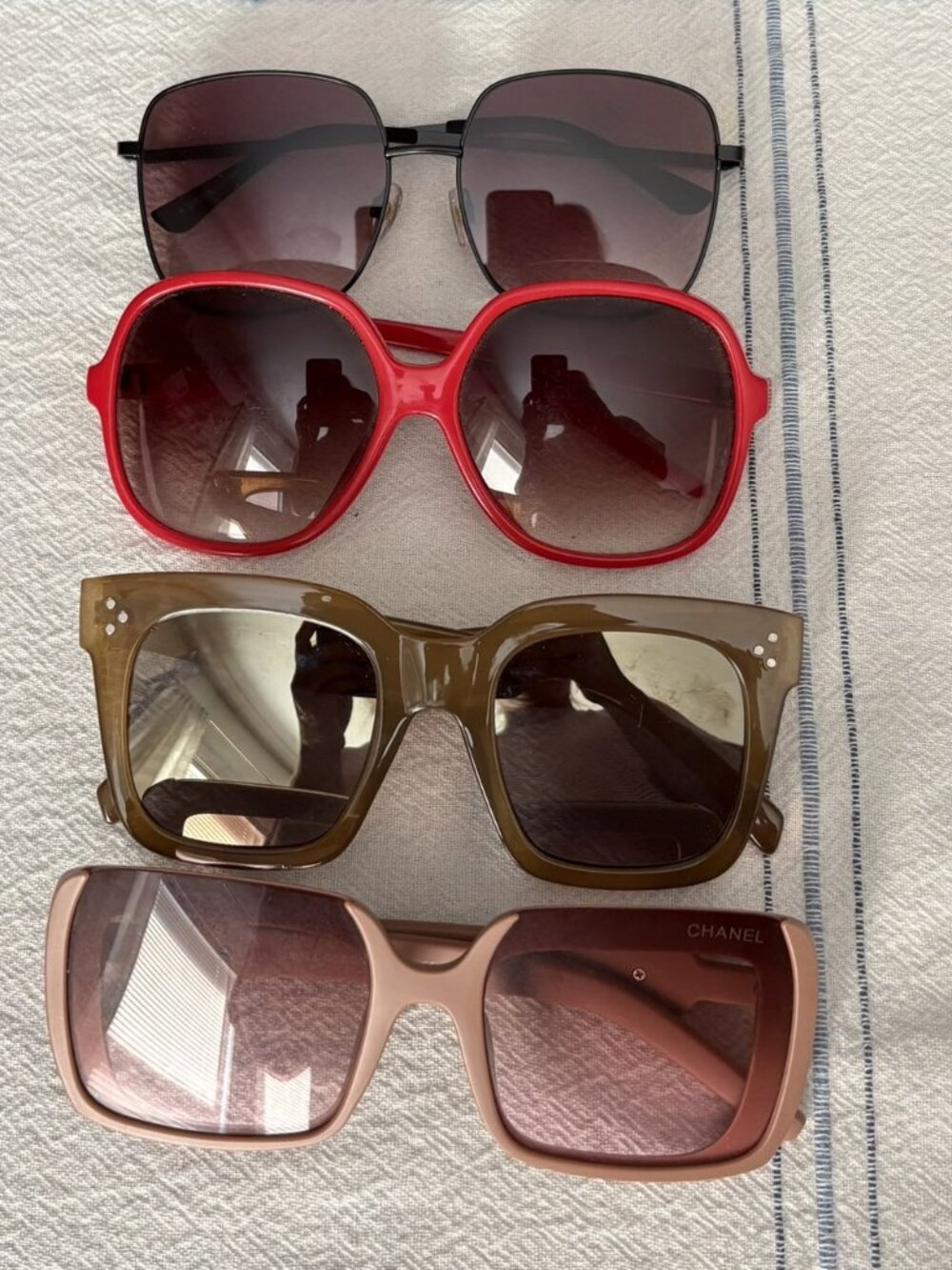 Lot of 4 pairs of sunglasses